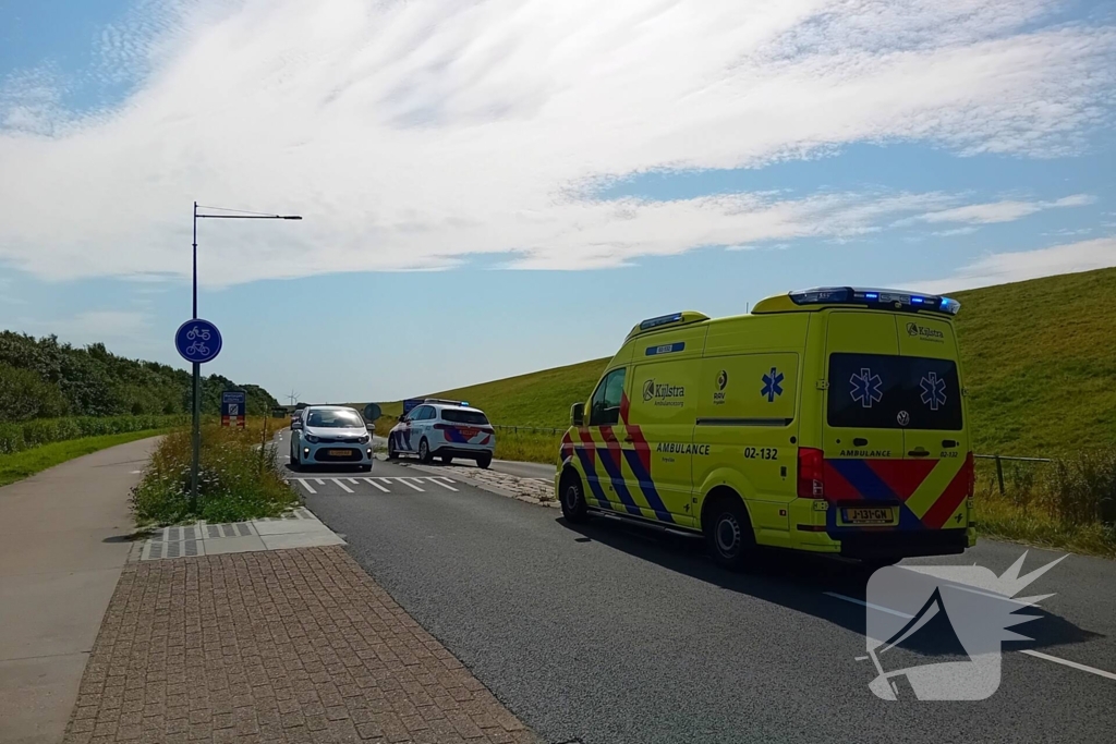 Persoon vervoerd met ambulance na verkeersongeval