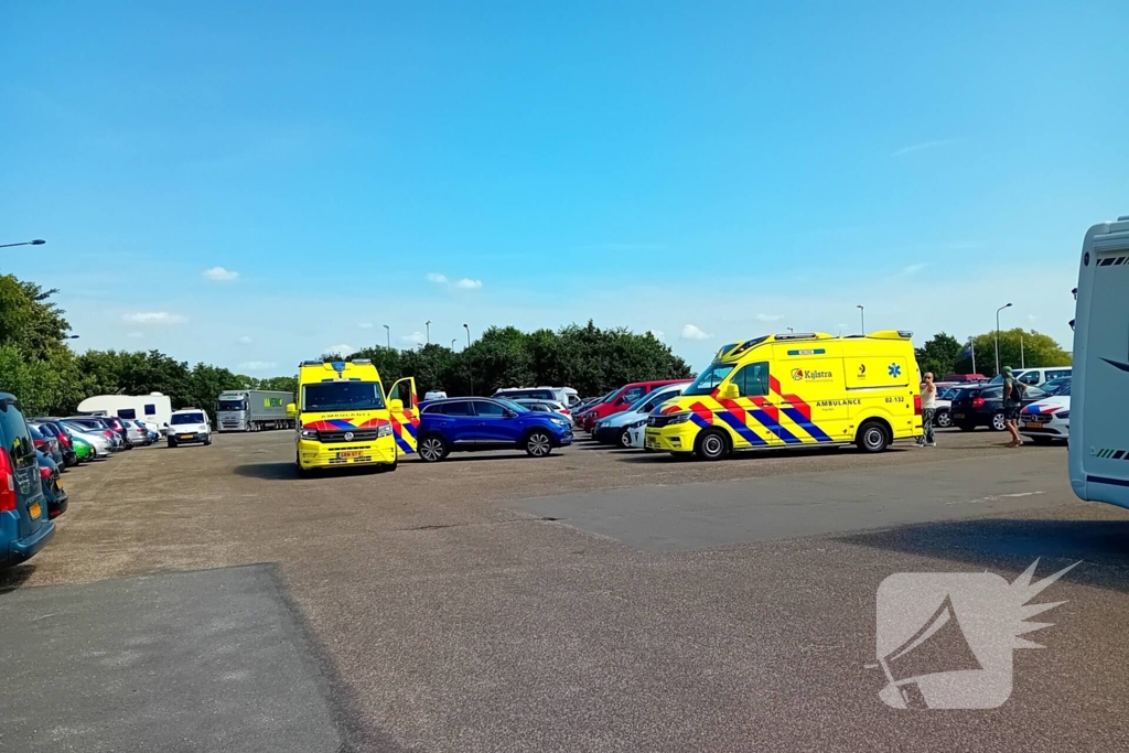 Persoon vervoerd met ambulance na verkeersongeval