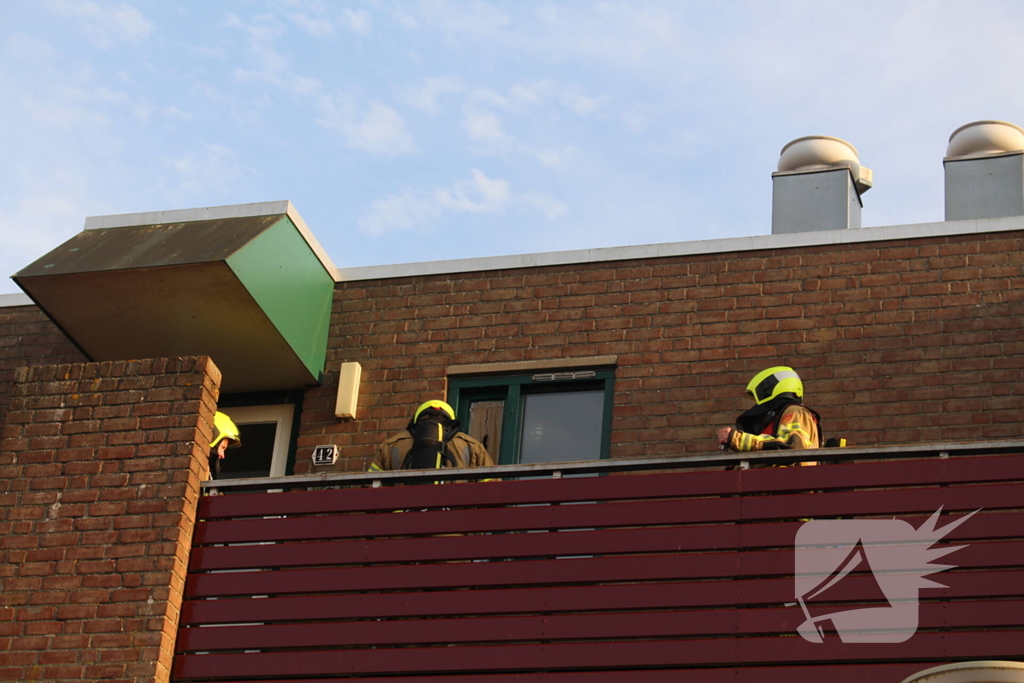 Brandweer ingezet voor uitslaande brand bij appartementencomplex