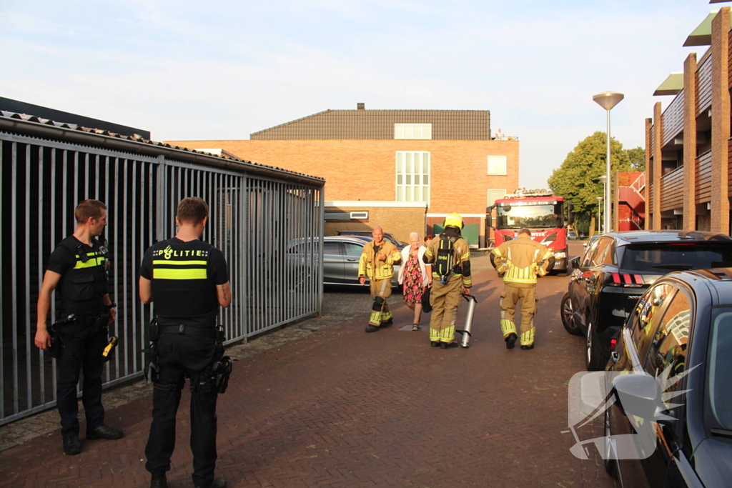 Brandweer ingezet voor uitslaande brand bij appartementencomplex