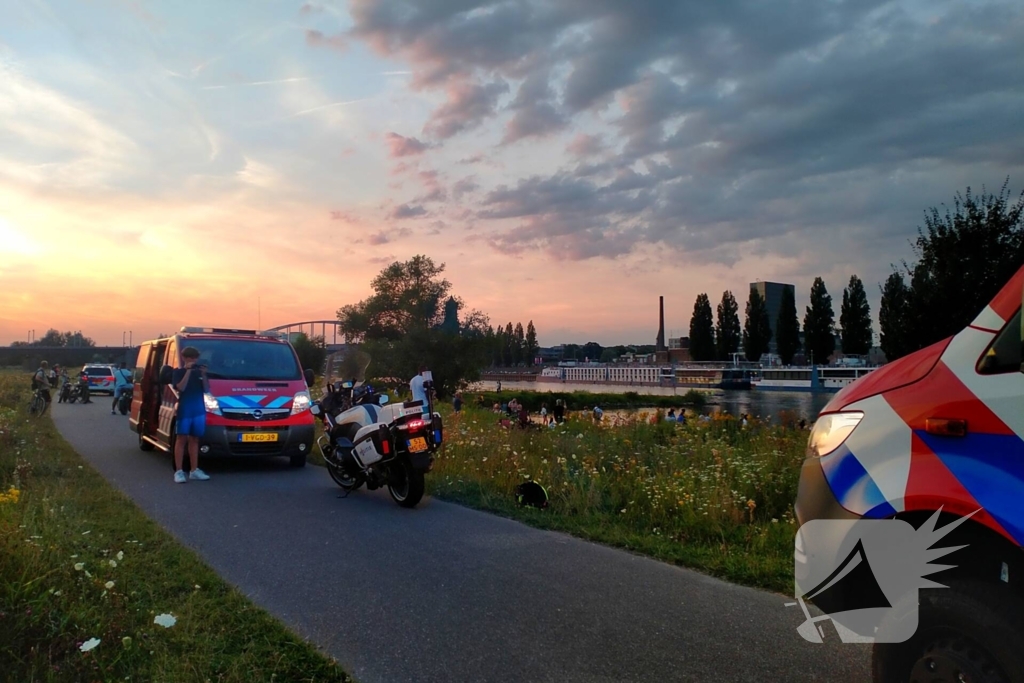 Hulpdiensten ingezet voor twee personen te water