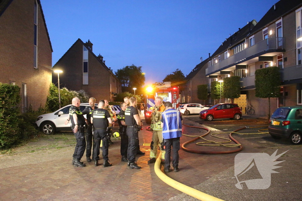 Brandweer ingezet voor uitslaande brand bij woning