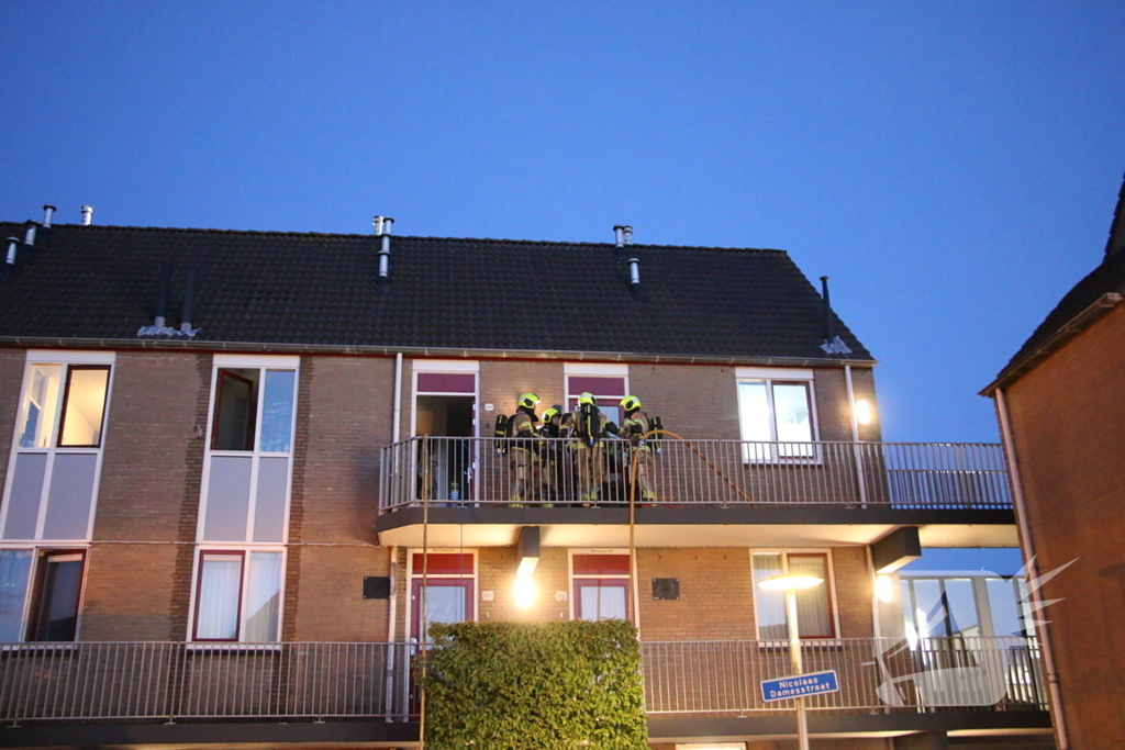 Brandweer ingezet voor uitslaande brand bij woning