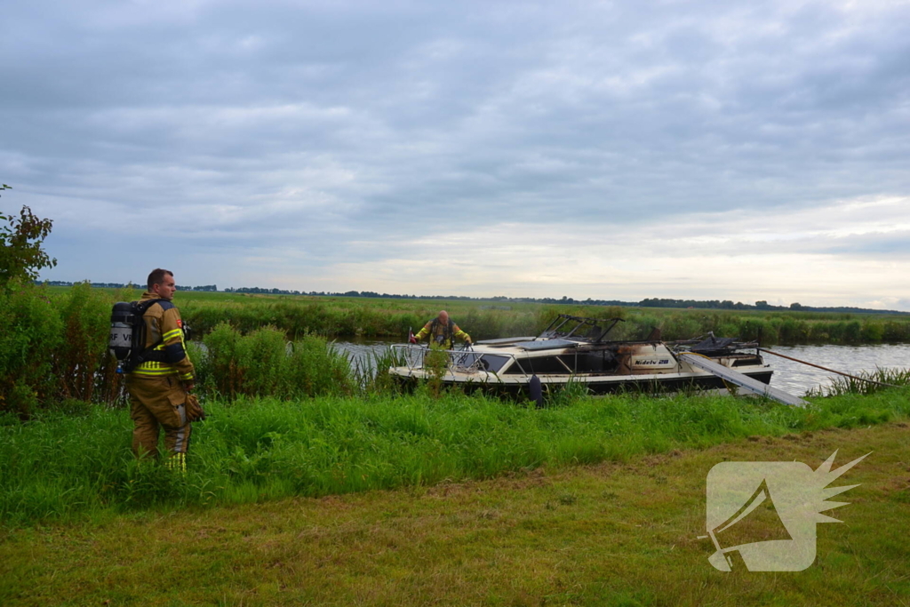 Flinke brand verwoest plezierjacht