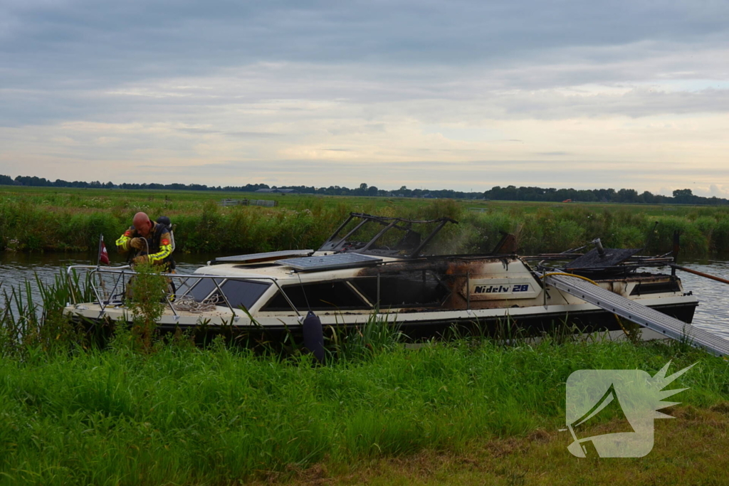 Flinke brand verwoest plezierjacht