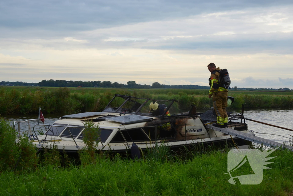 Flinke brand verwoest plezierjacht