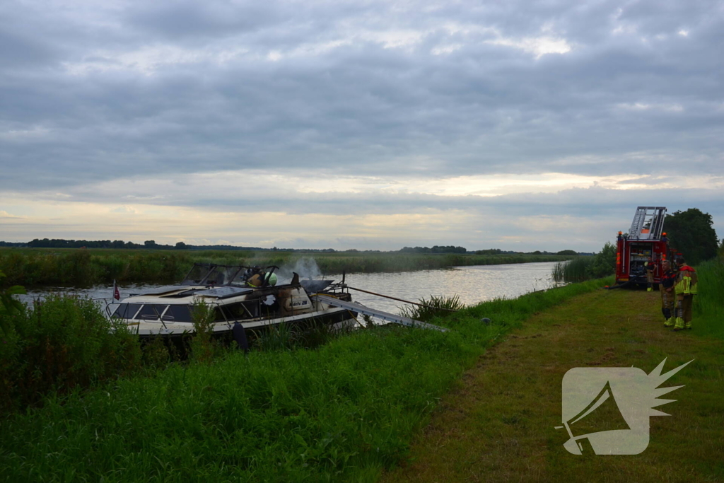 Flinke brand verwoest plezierjacht