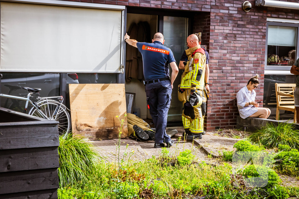 Brandweer doet onderzoek naar vreemde lucht in woning