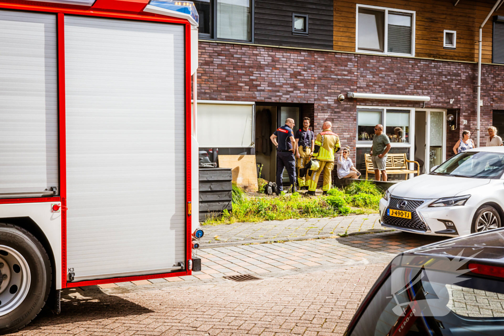 Brandweer doet onderzoek naar vreemde lucht in woning