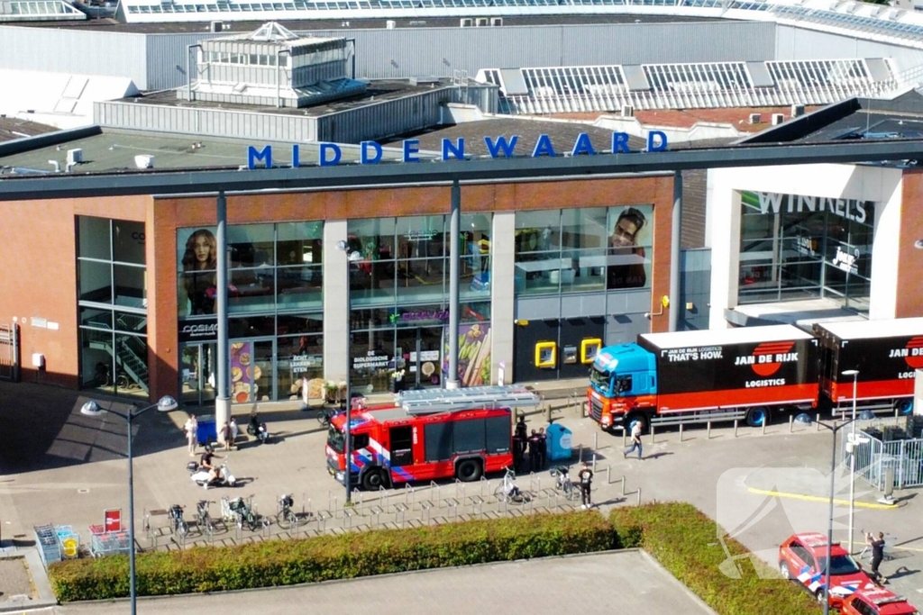 Medewerker ontdekt scheur in vloer winkelcentrum