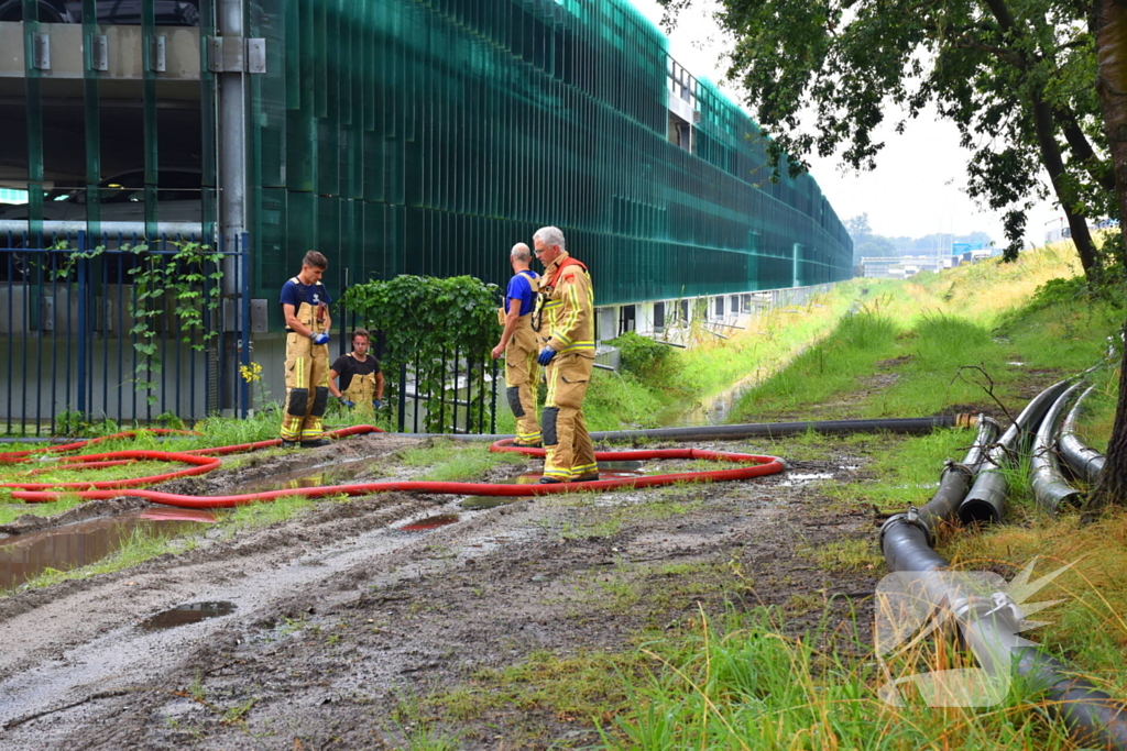 Brandweer pompt parkeerkelder leeg