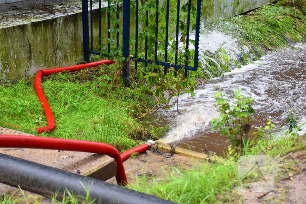 Brandweer pompt parkeerkelder leeg