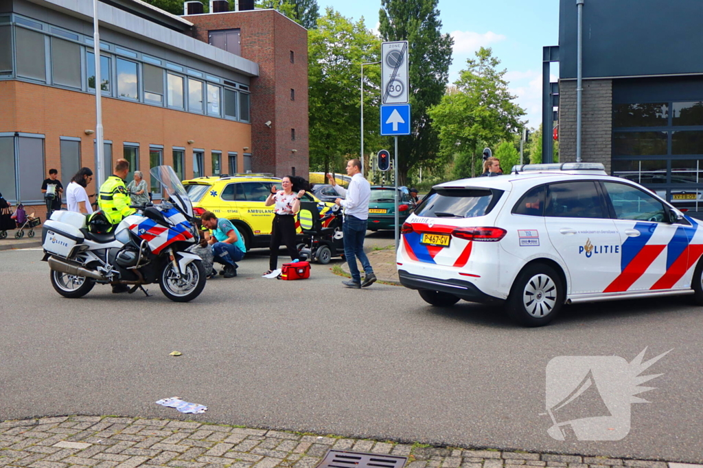 Vrouw in scootmobiel gewond op straat