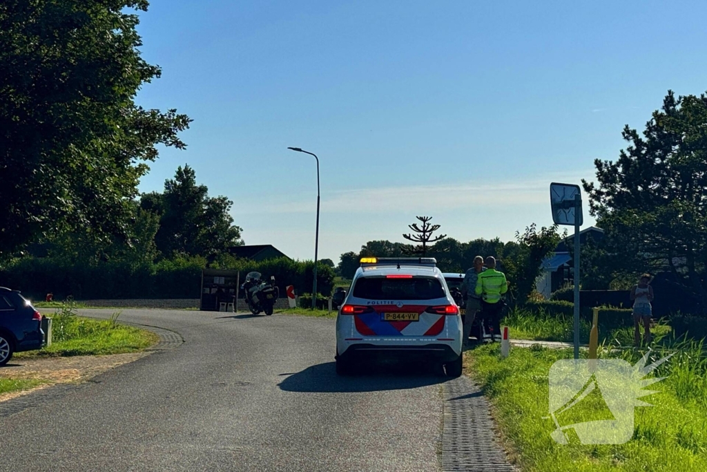 Automobilist verliest macht over stuur en belandt op de kop in sloot