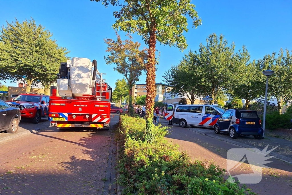 Brandweer ingezet voor brand op dak van woning