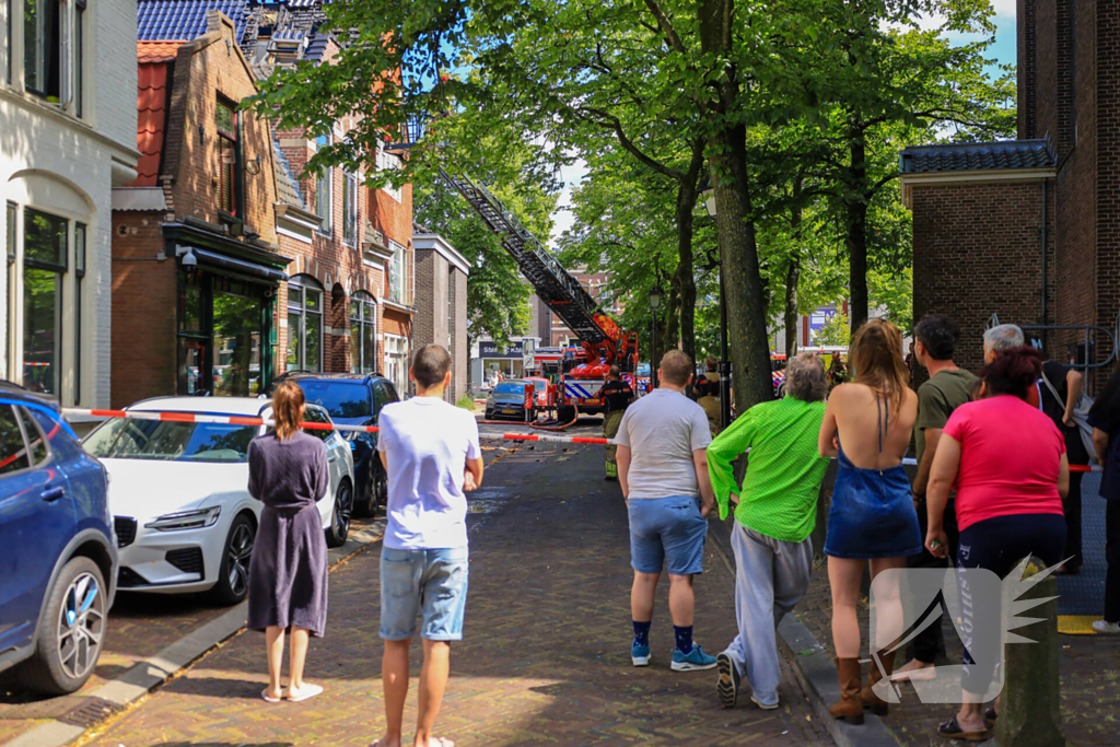 Hulpdiensten groots ingezet voor uitslaande brand bij woning