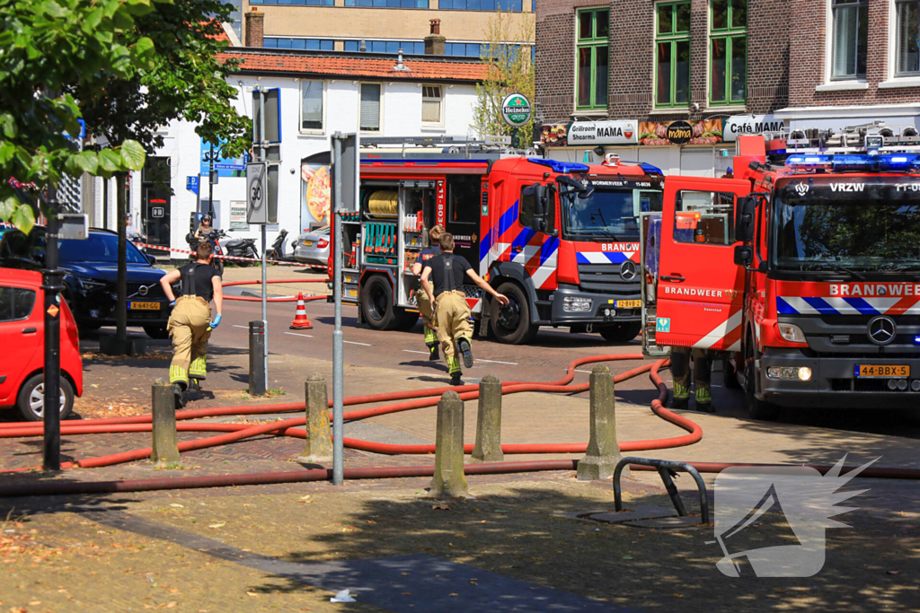 Hulpdiensten groots ingezet voor uitslaande brand bij woning