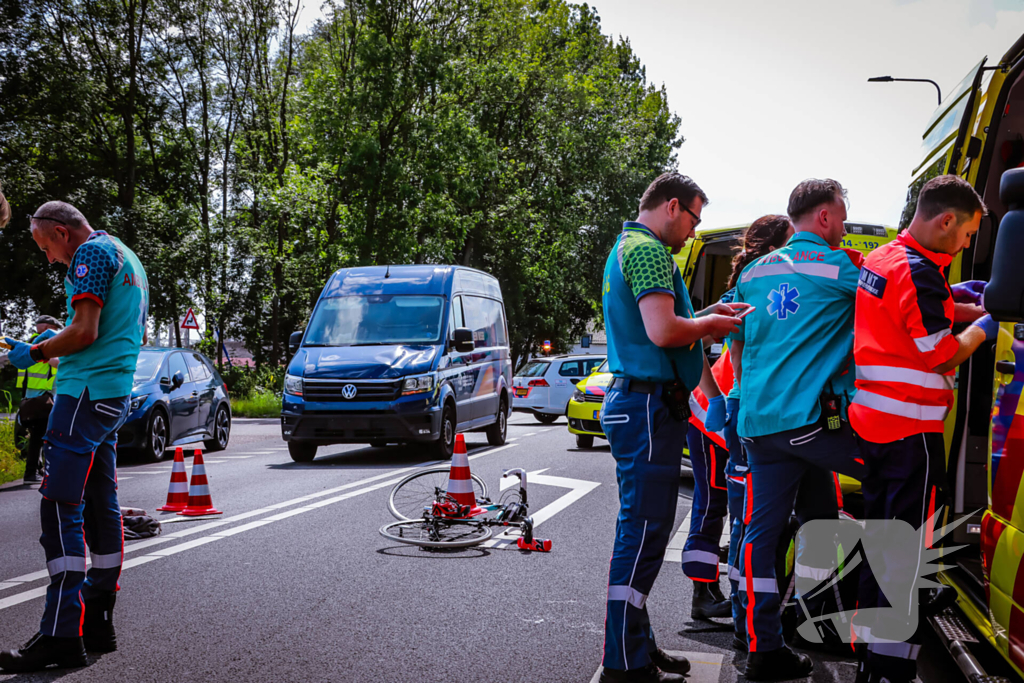 Traumateam ingezet na ongeval met racefietster en bestelbus