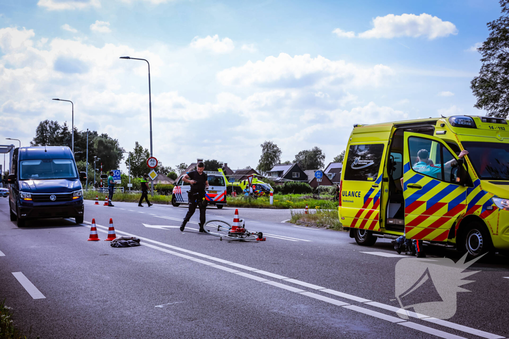 Traumateam ingezet na ongeval met racefietster en bestelbus