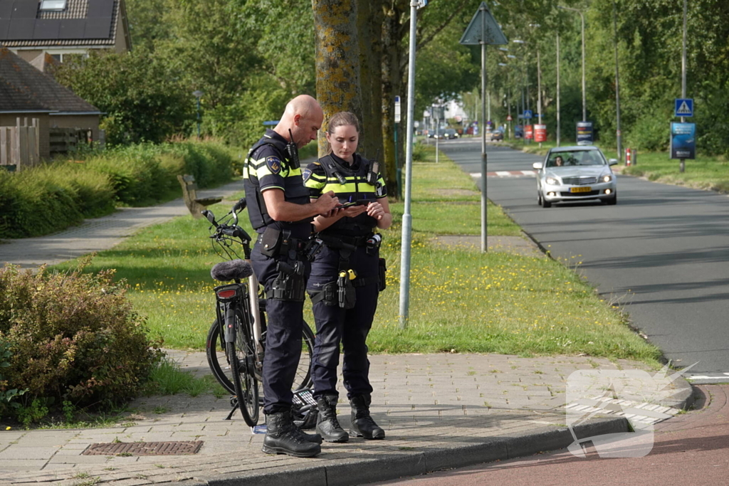 Automobilist schept fietser