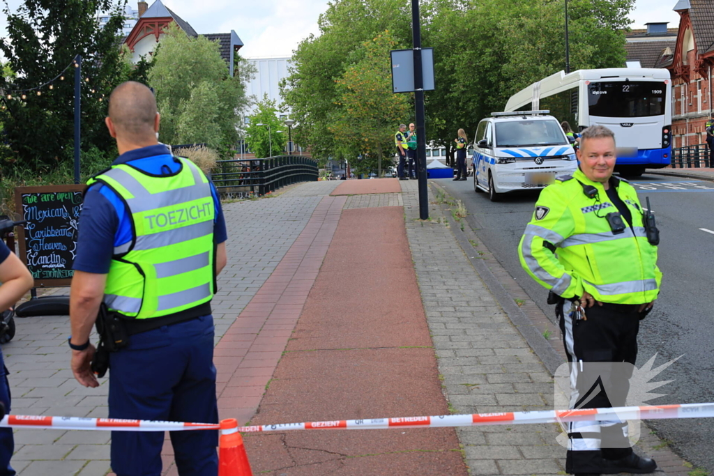 Traumateam ingezet voor dodelijk ongeval tussen GVB-bus en motorrijder