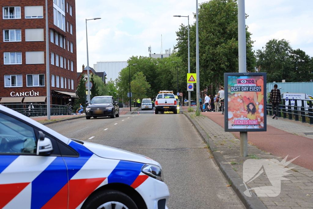 Traumateam ingezet voor dodelijk ongeval tussen GVB-bus en motorrijder