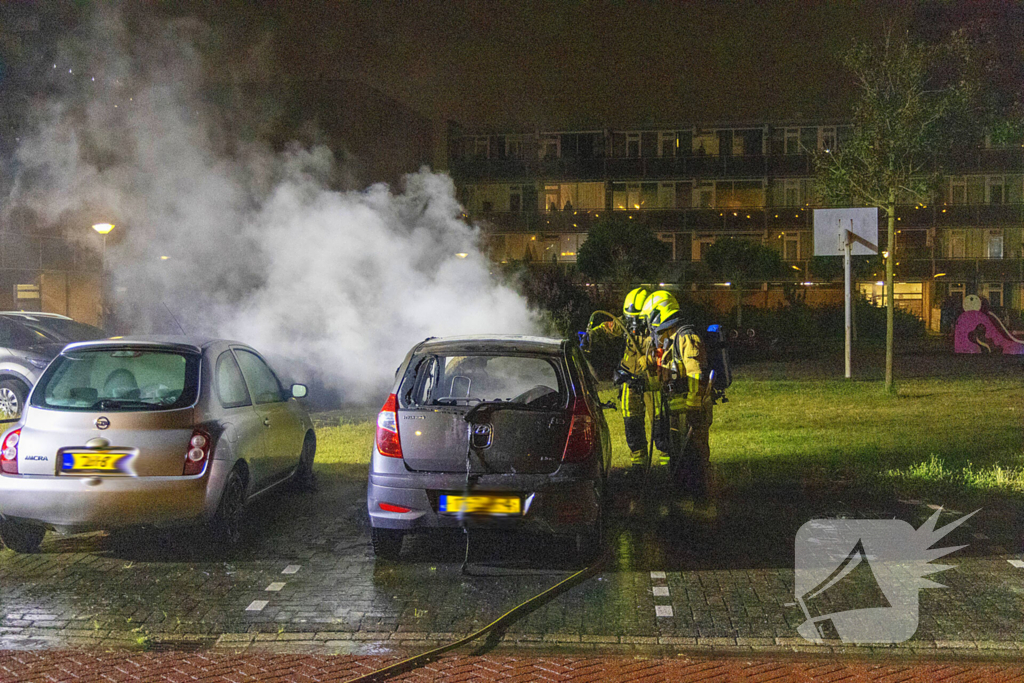 Personenauto volledig uitgebrand in nachtelijke uren