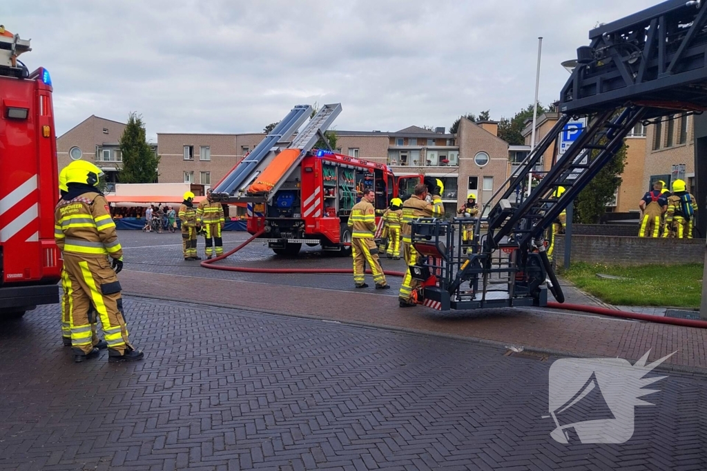 Vlammen uit muren van gemeentehuis na onkruidverbranding