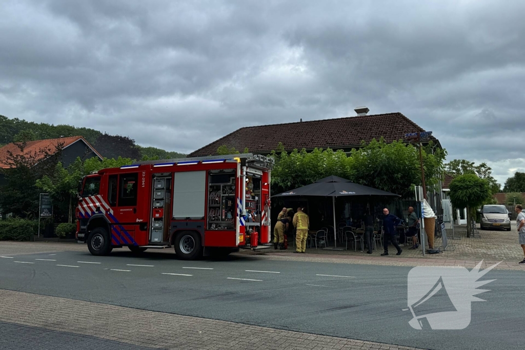 Forse rookontwikkeling door brand in keuken van eetcafé