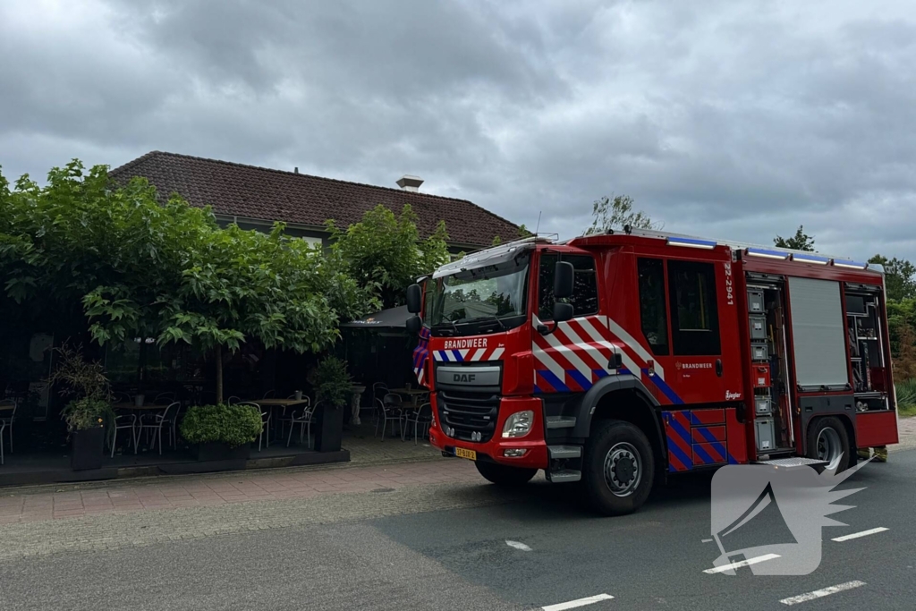 Forse rookontwikkeling door brand in keuken van eetcafé