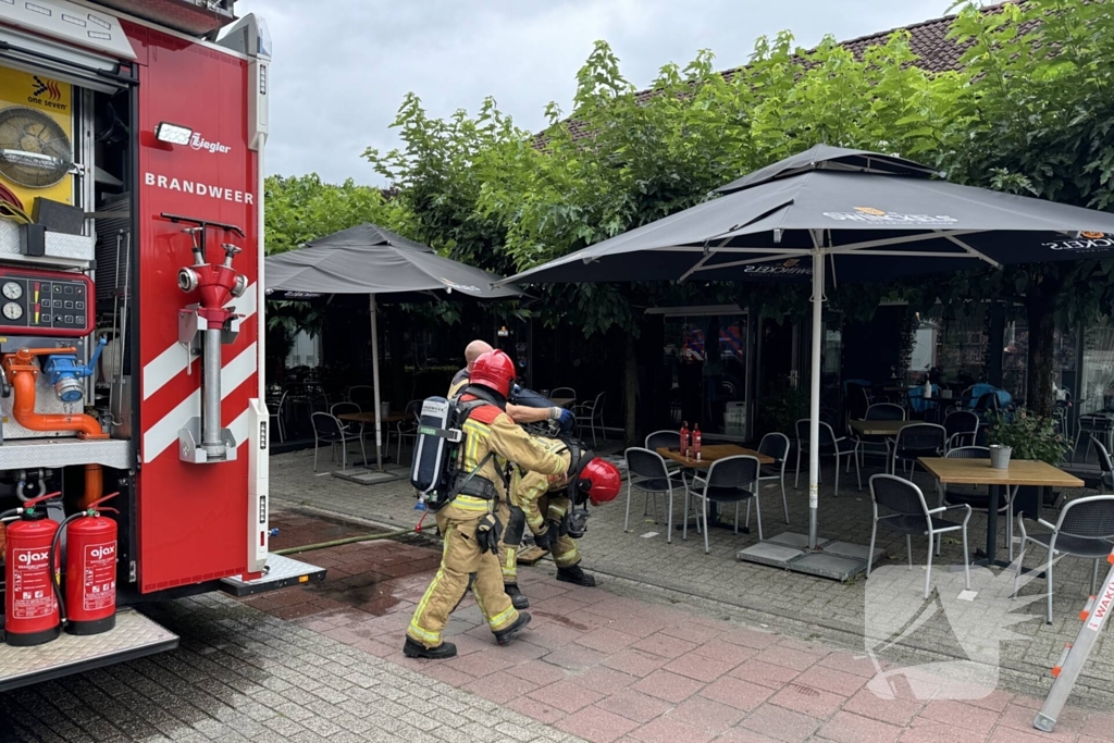 Forse rookontwikkeling door brand in keuken van eetcafé