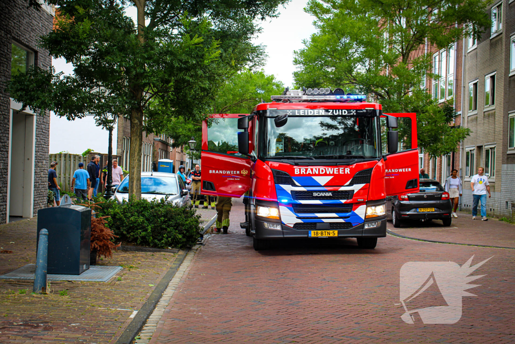 Alerte buurtbewoner wekt bewoner nadat woning vol rook staat