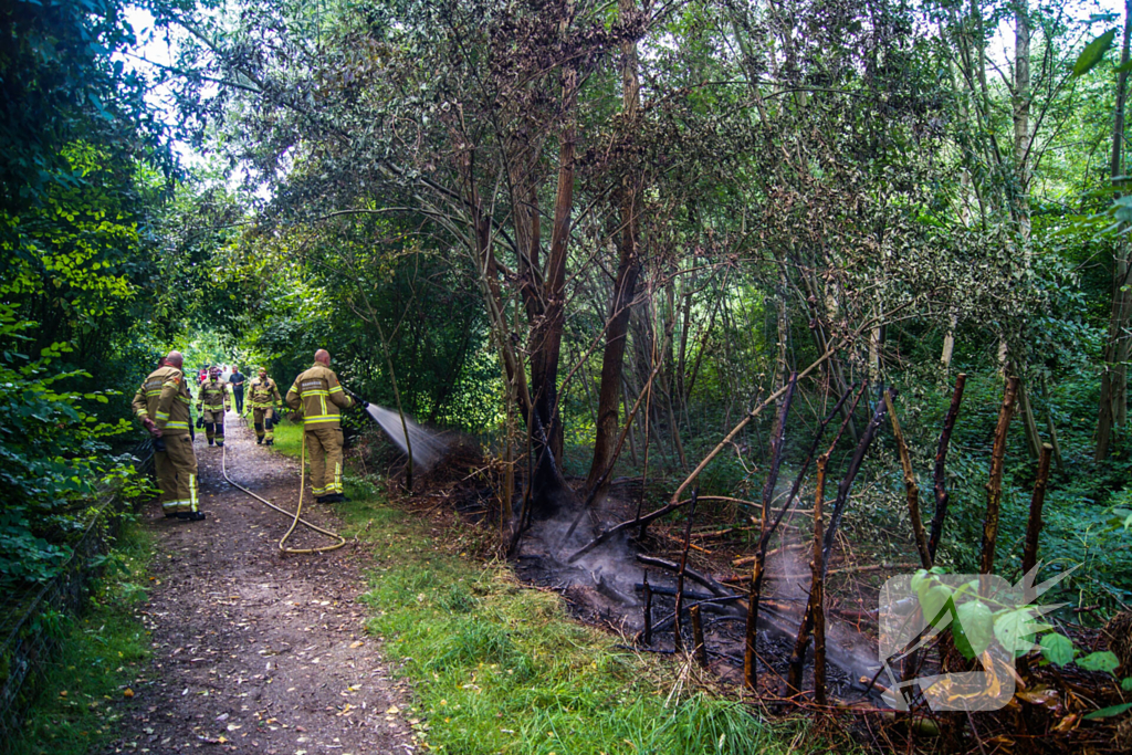 Brand in bosschage snel onder controle