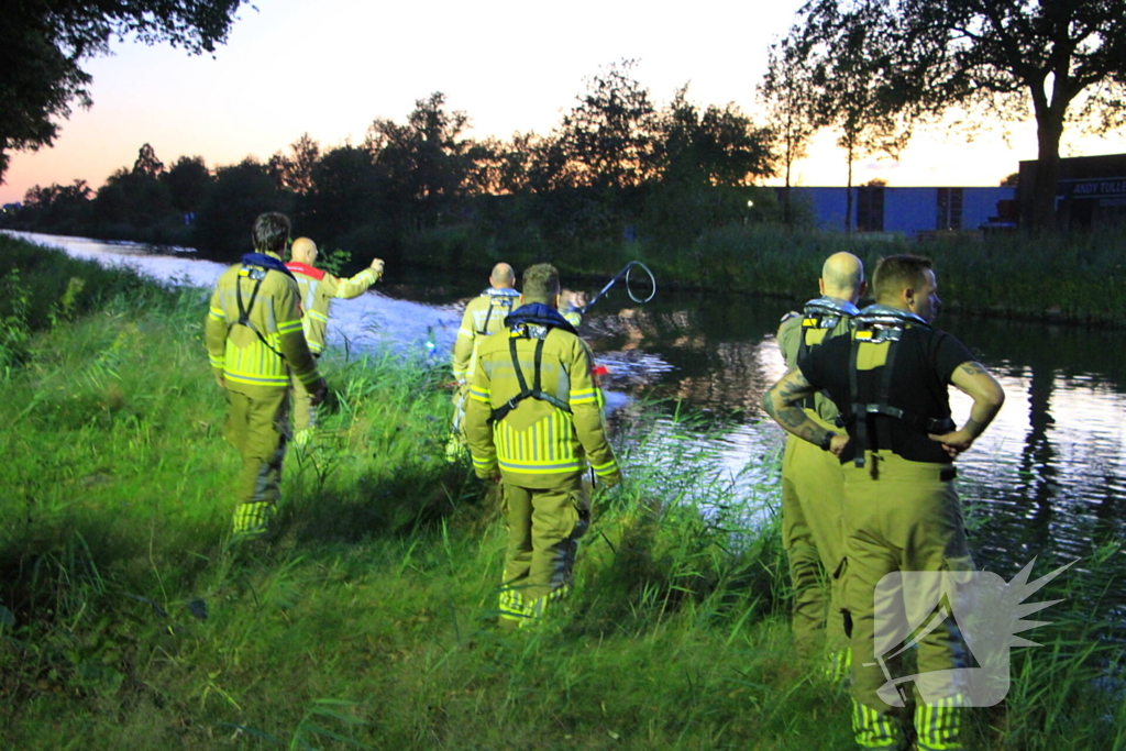 Brandweer redt ree uit zuid willemsvaart