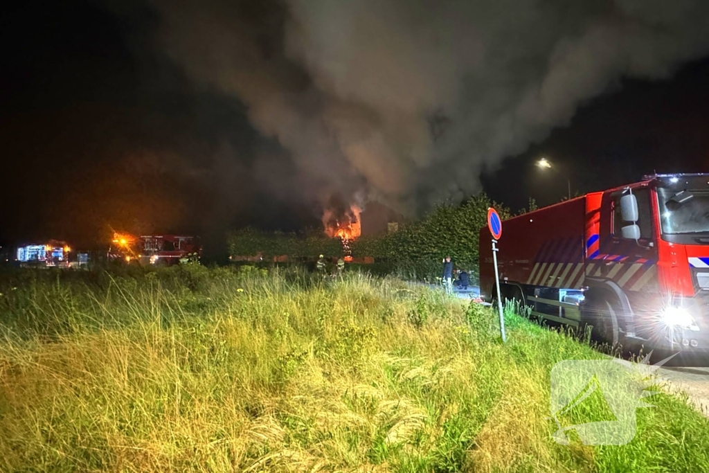 Grote brand in leegstaande boerderij