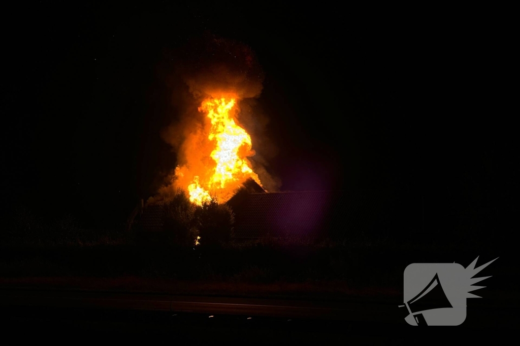 Grote brand in leegstaande boerderij