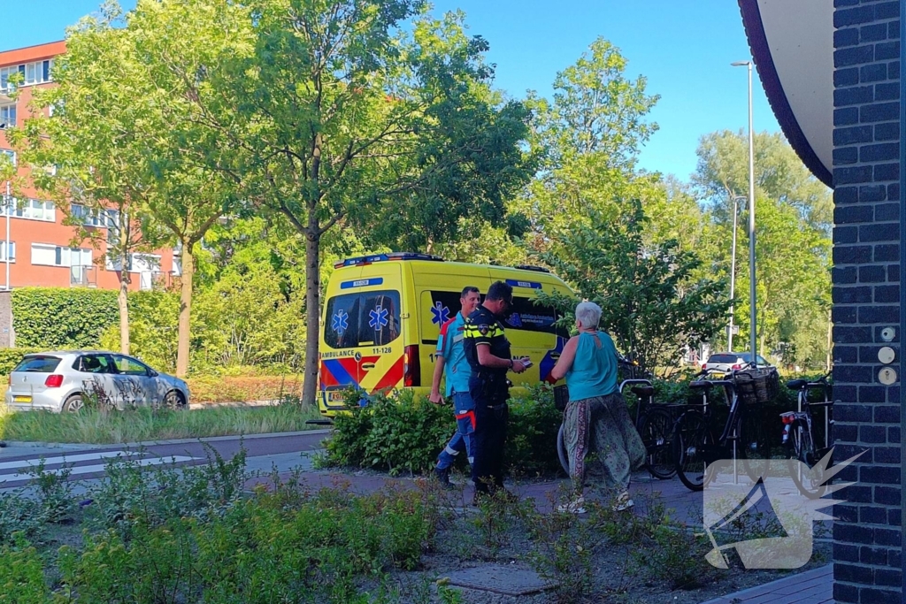 Automobilist schept fietser bij fietsoversteekplaats