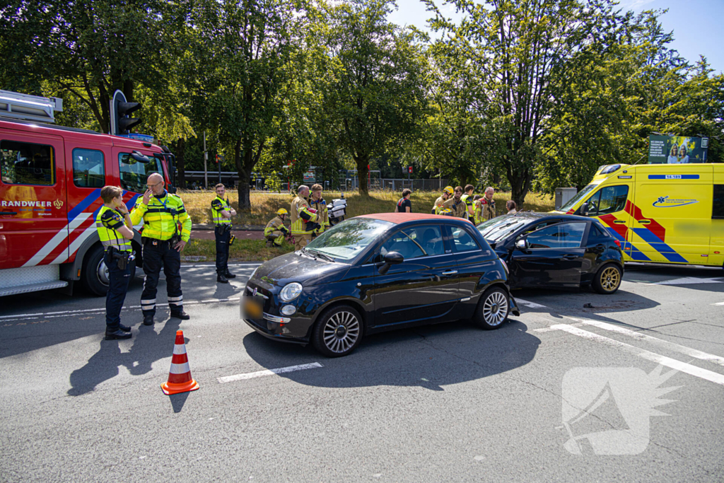 Auto's beschadigd bij kop-staartbotsing