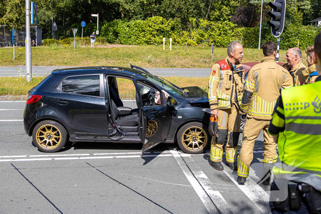 Auto's beschadigd bij kop-staartbotsing