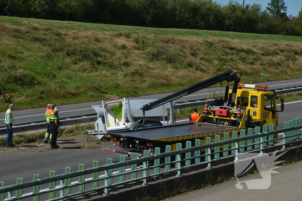 Verkeershinder na gekantelde paardentrailer