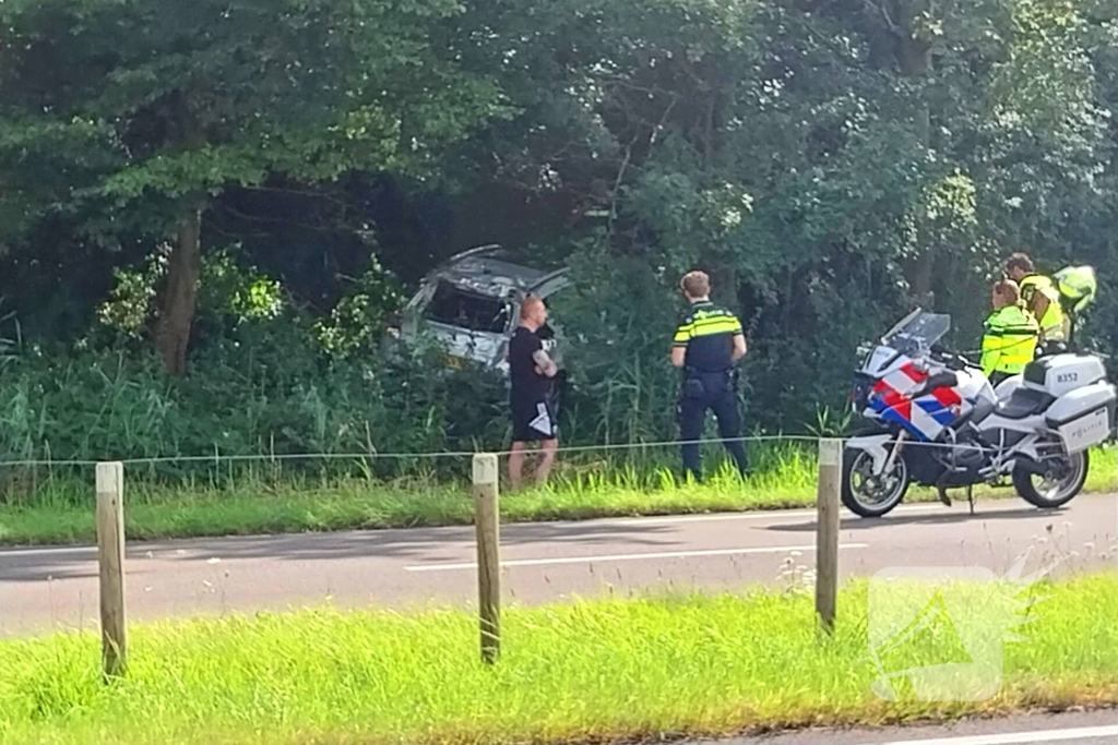 Automobilist belandt in berm