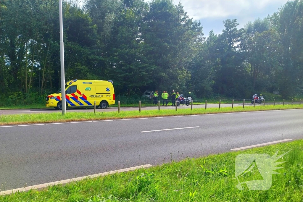 Automobilist belandt in berm