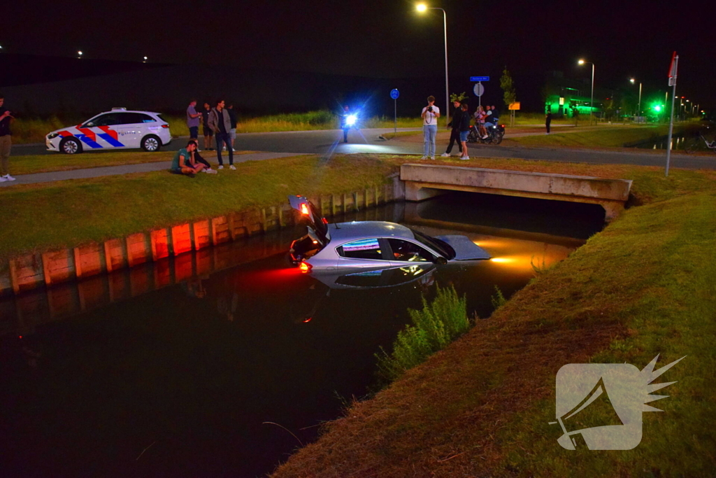 Automobilist belandt met auto in sloot