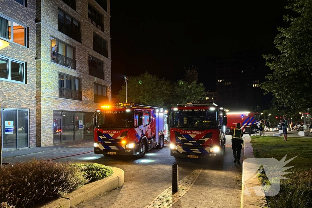 Brandweer haalt bewoners uit appartementen wegens brand