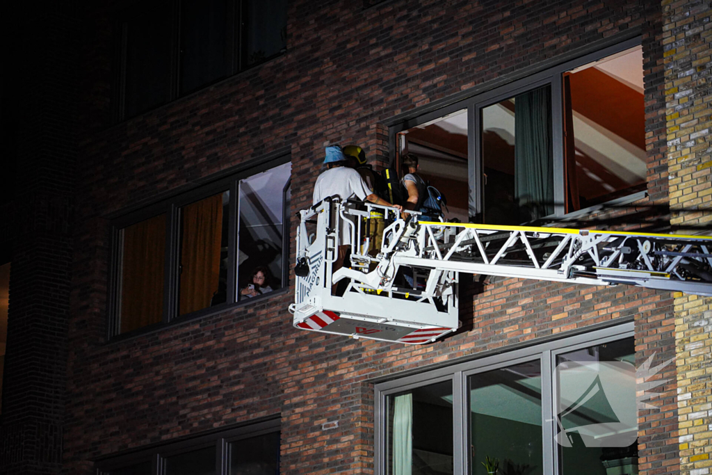 Brandweer haalt bewoners uit appartementen wegens brand