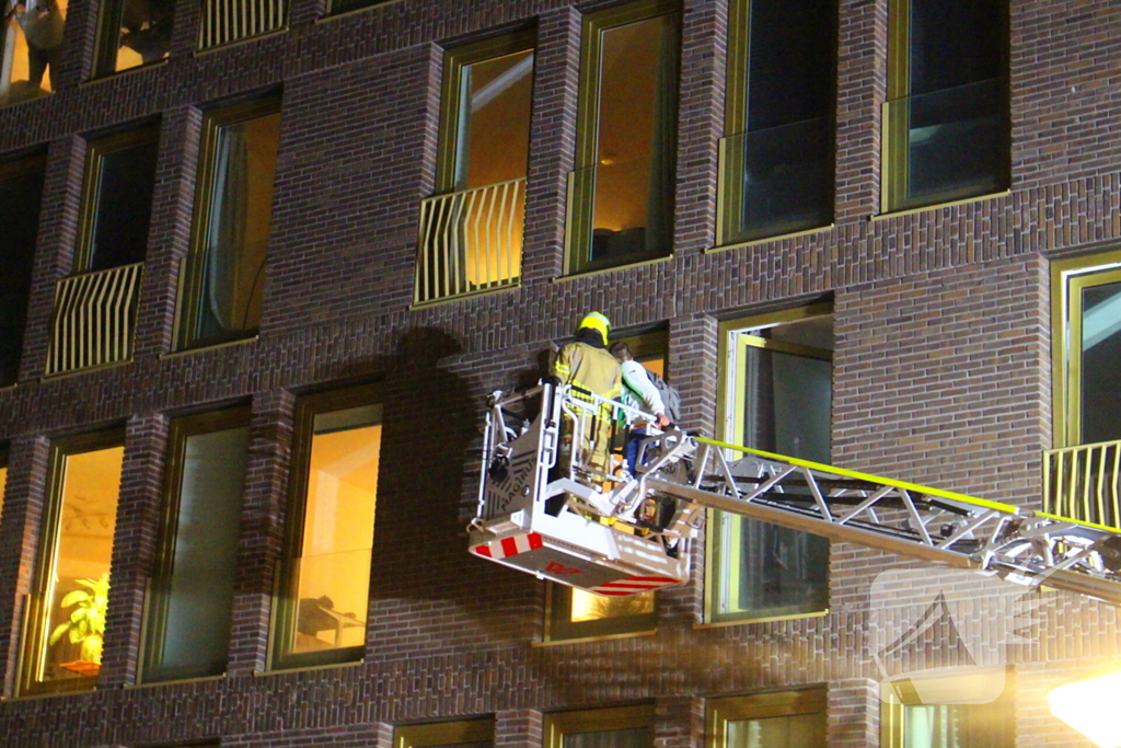 Brandweer haalt bewoners uit appartementen wegens brand