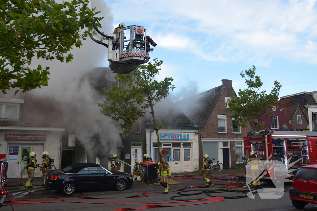 Grote uitslaande brand in pizzeria