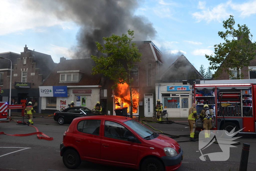 Grote uitslaande brand in pizzeria