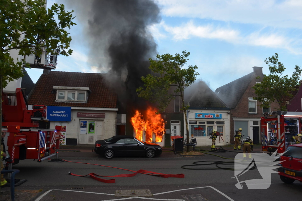 Grote uitslaande brand in pizzeria