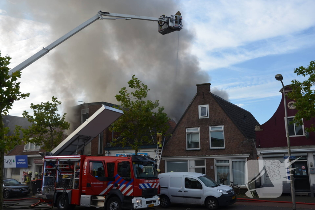 Grote uitslaande brand in pizzeria